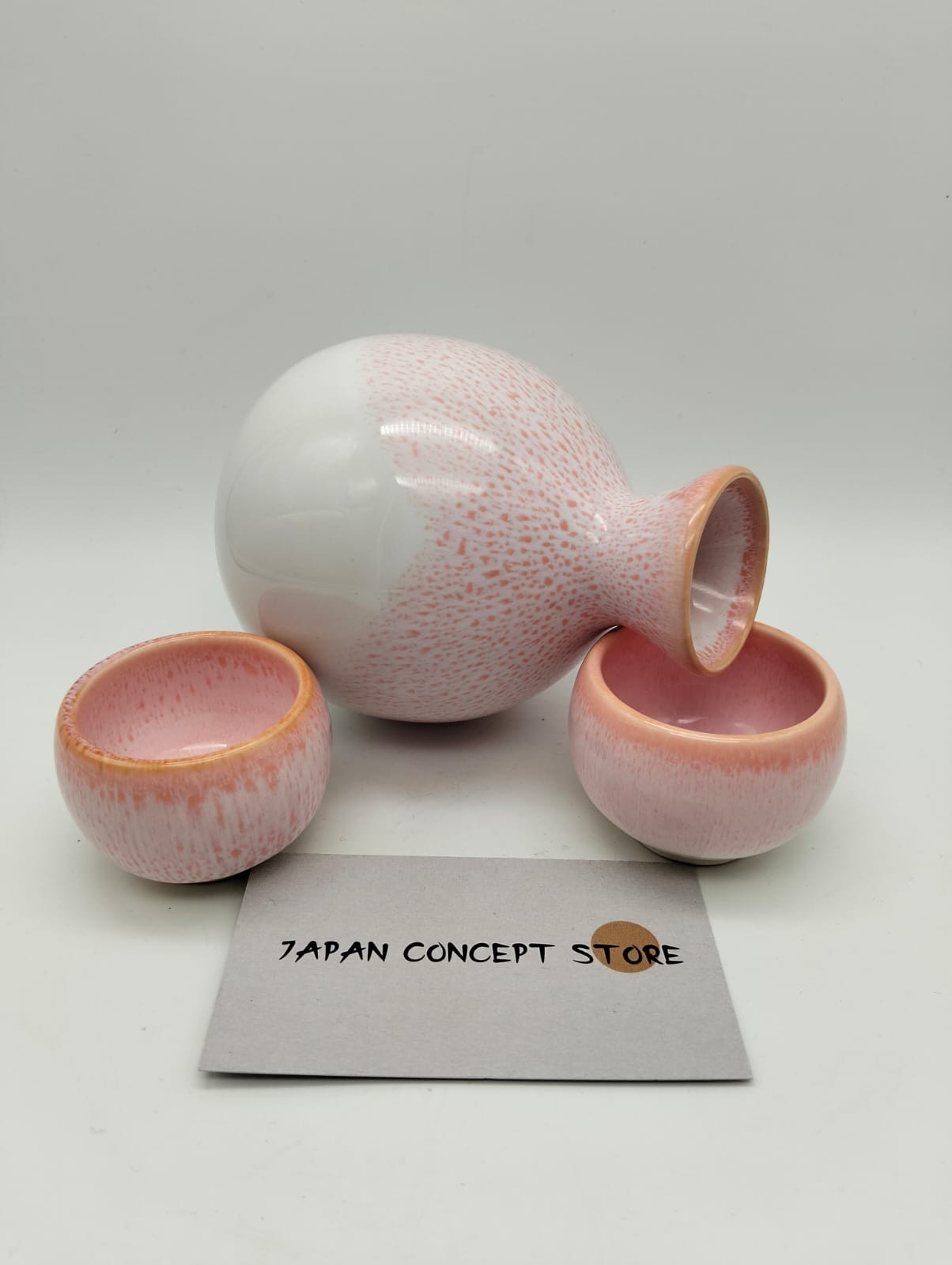 Set de servicio de sake japonés PINKU – Cerámica rosa y blanca en Gijón, Asturias
