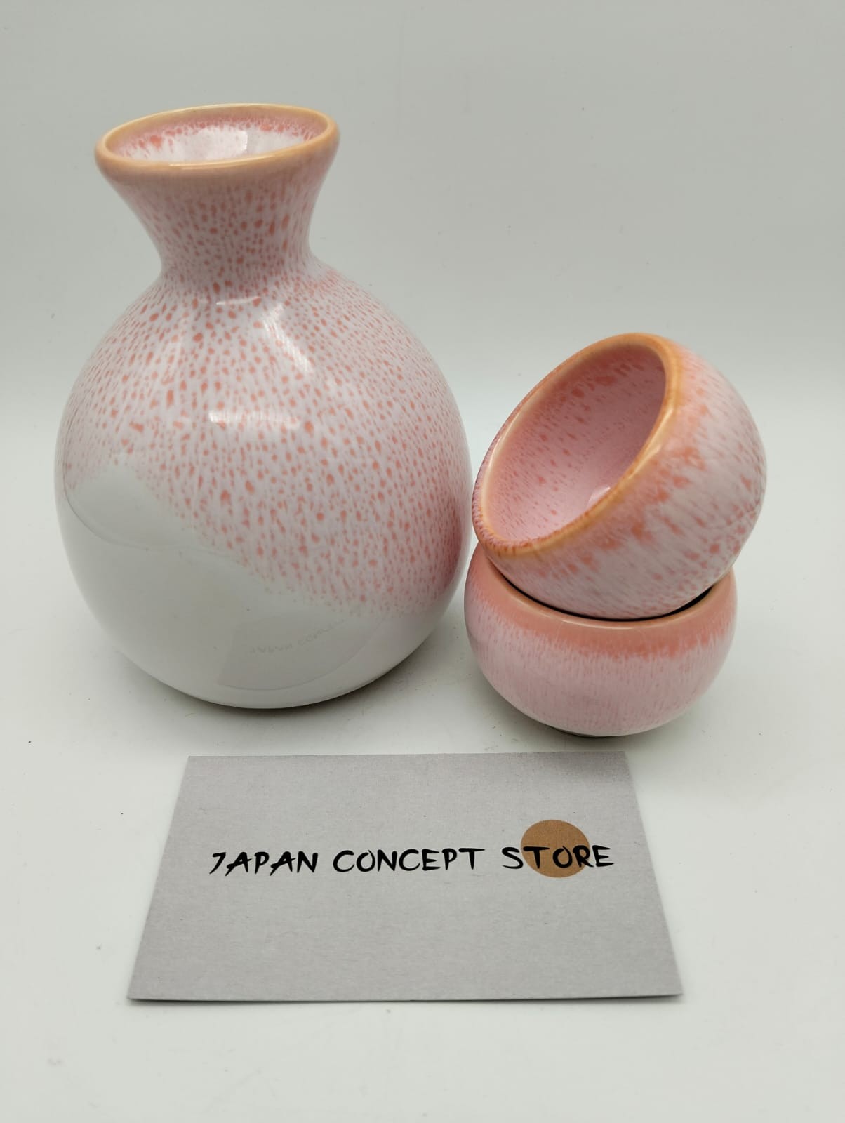 Set de servicio de sake japonés PINKU – Cerámica rosa y blanca en Gijón, Asturias - Imagen 3