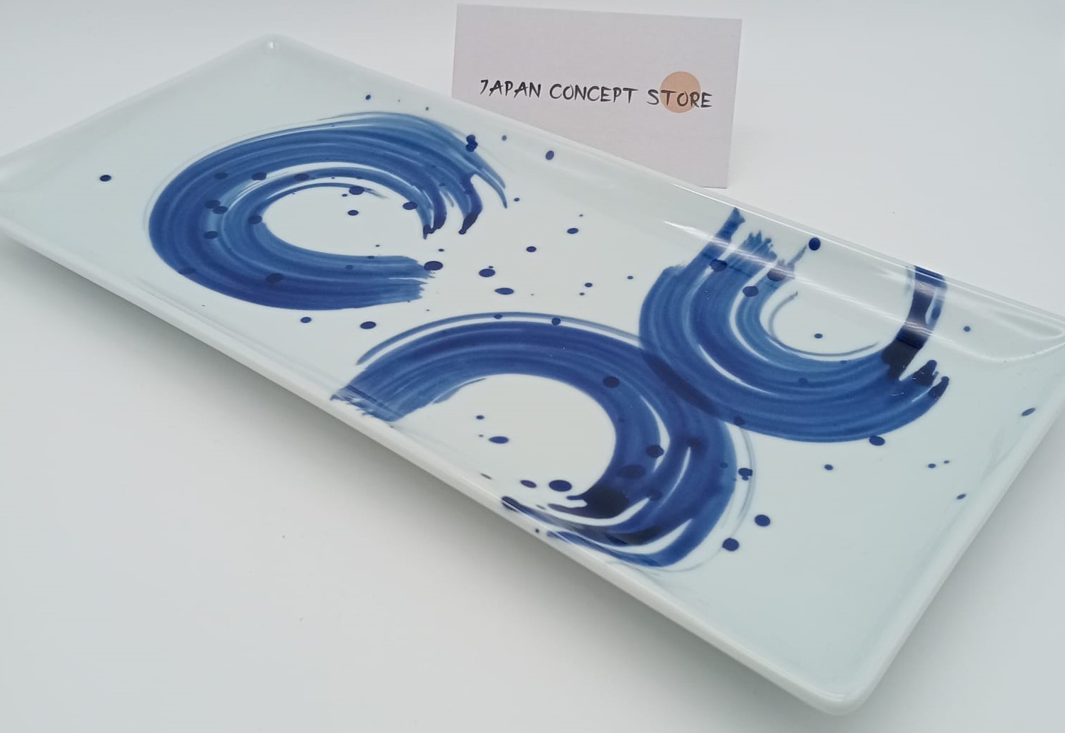 Plato de sushi japonés azul