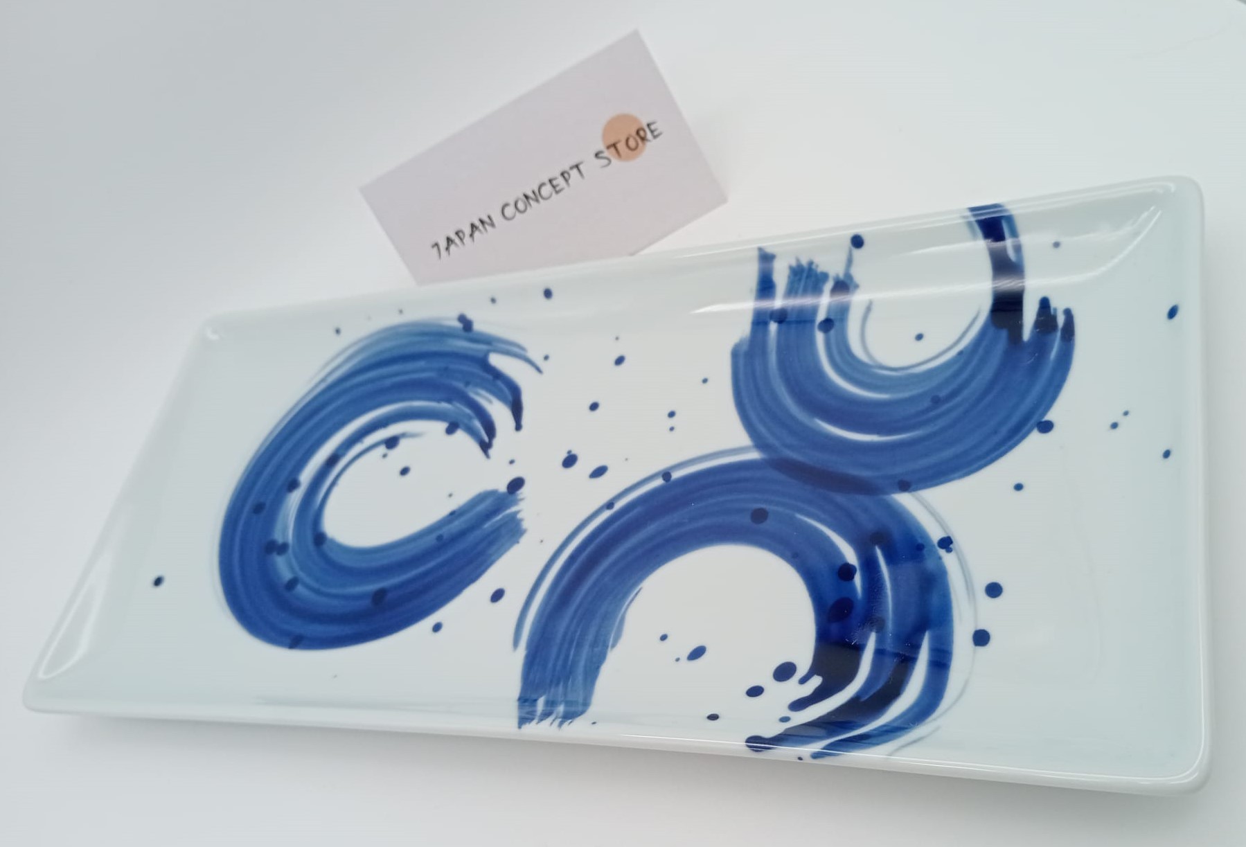 Plato de sushi japonés azul y blanco – Cerámica japonesa tradicional - Imagen 2