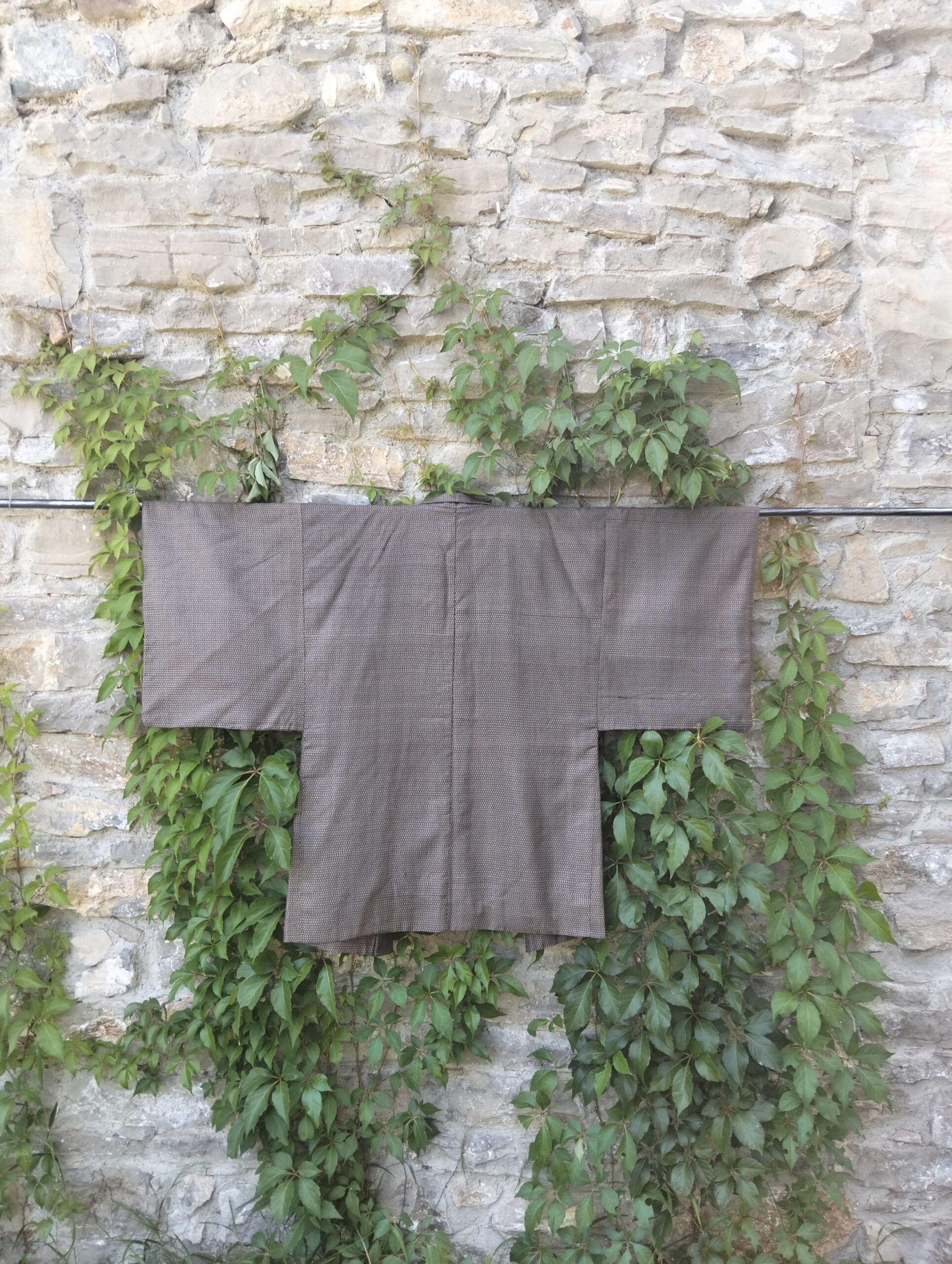 Haori de hombre años 60 marrón con interior pintado a mano – Elegancia vintage masculina - Imagen 2