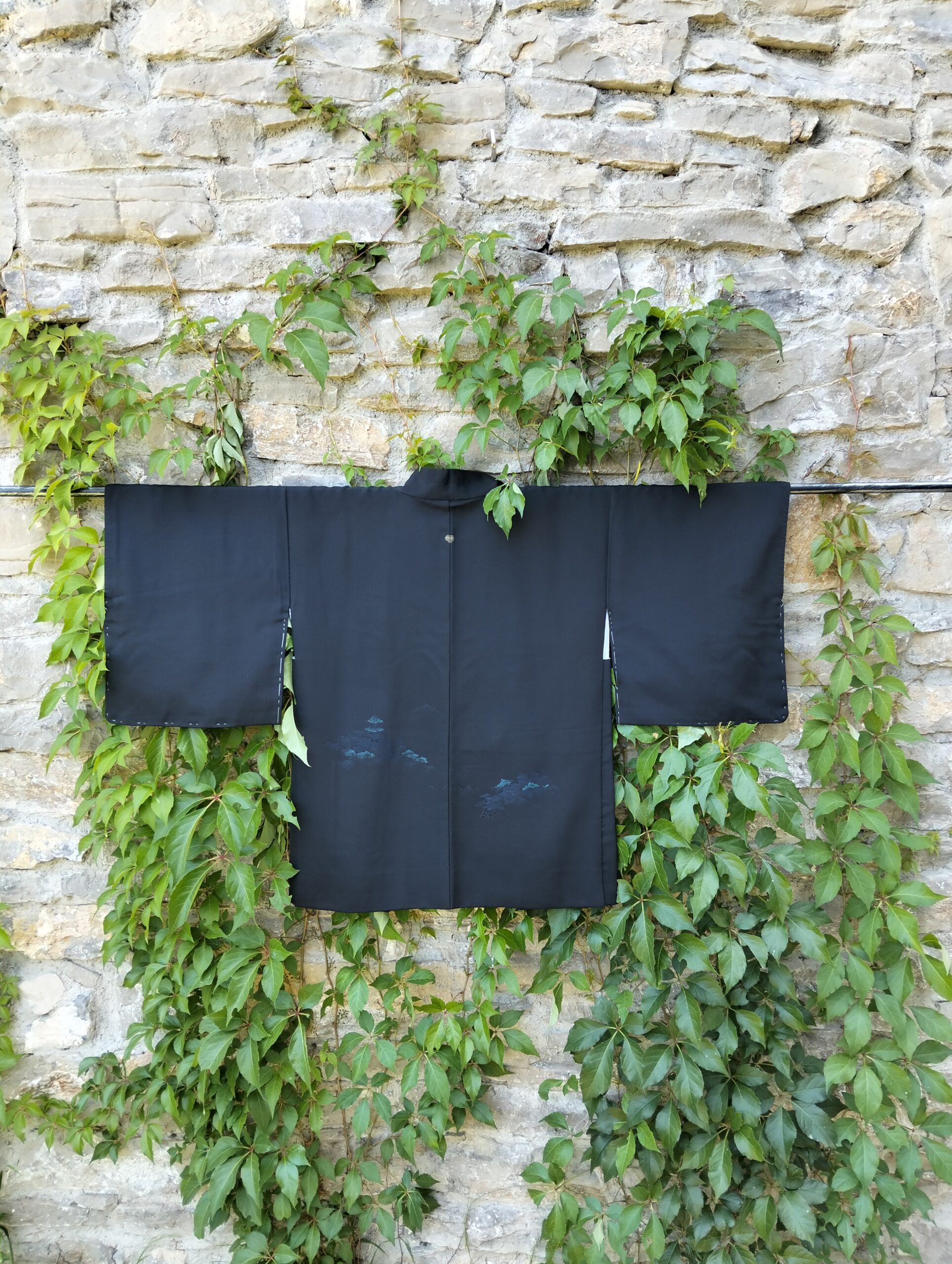 Haori japonés negro con bordado azul vintage años 60-70 - Imagen 3