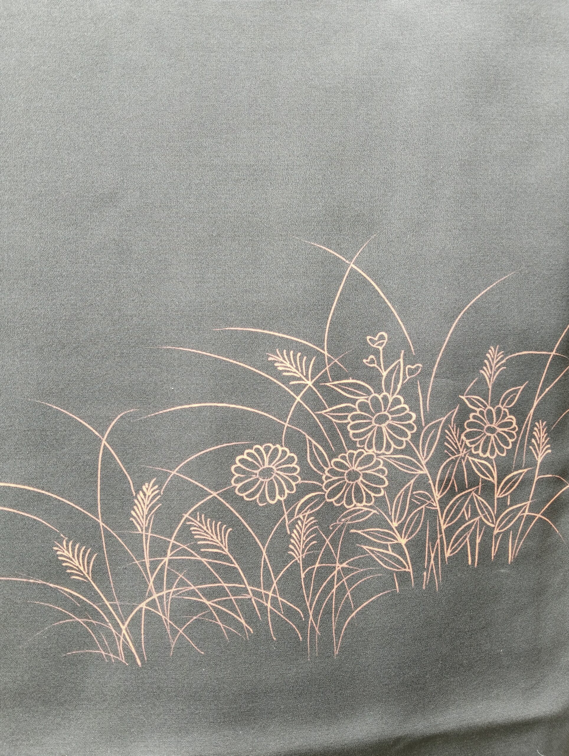 Haori negro con flores rojas bordadas – Elegancia vintage japonesa para eventos especiales - Imagen 5