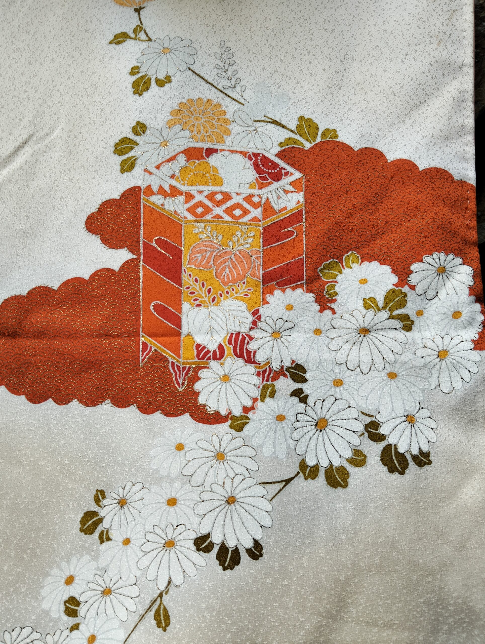 Kimono beige con flores rojas y naranjas – Kimono de seda vintage japonesa elegante - Imagen 3