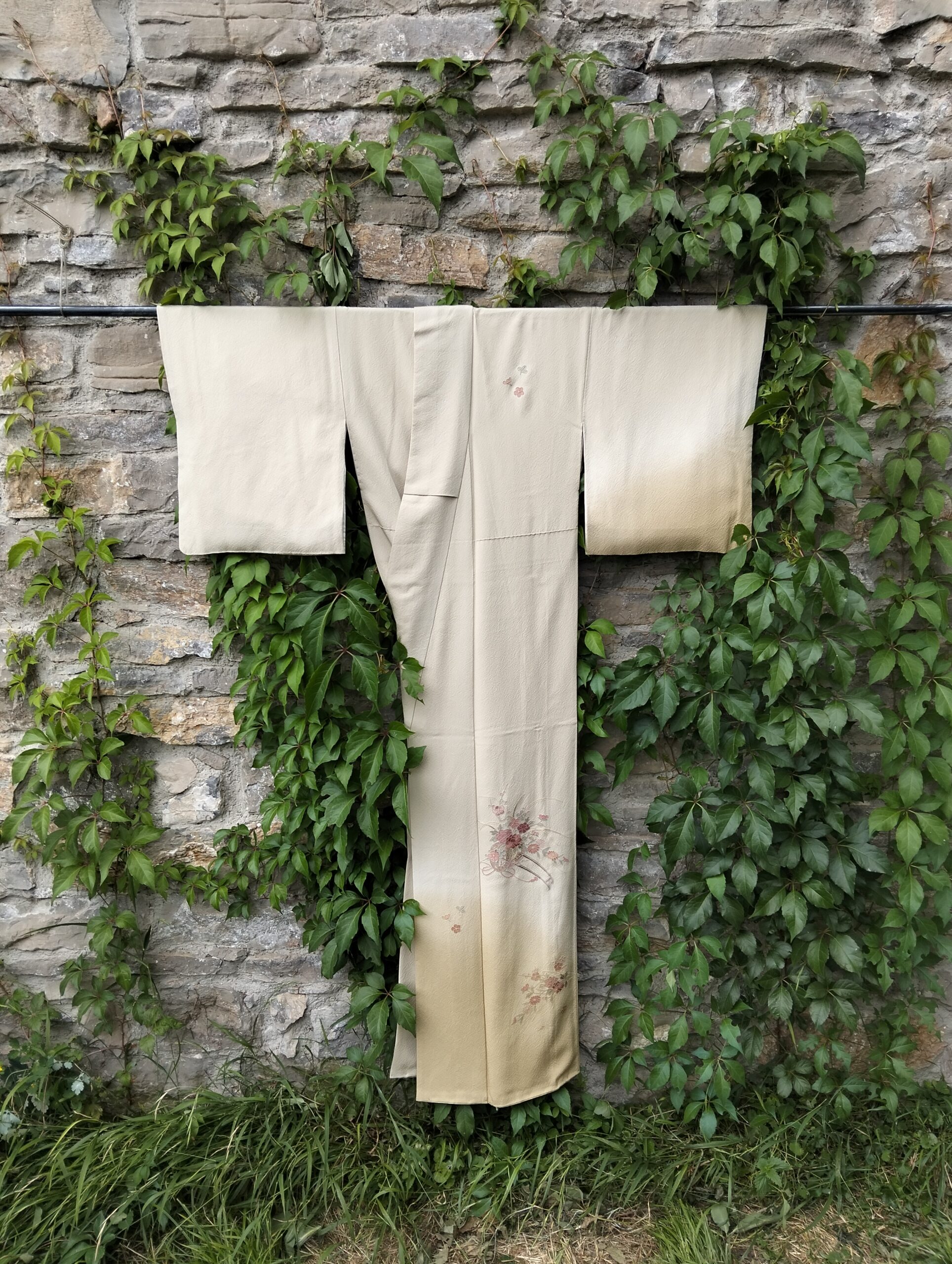 Kimono beige con bordado