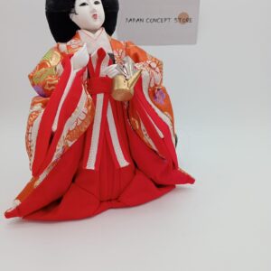 Muñeca japonesa con kimono