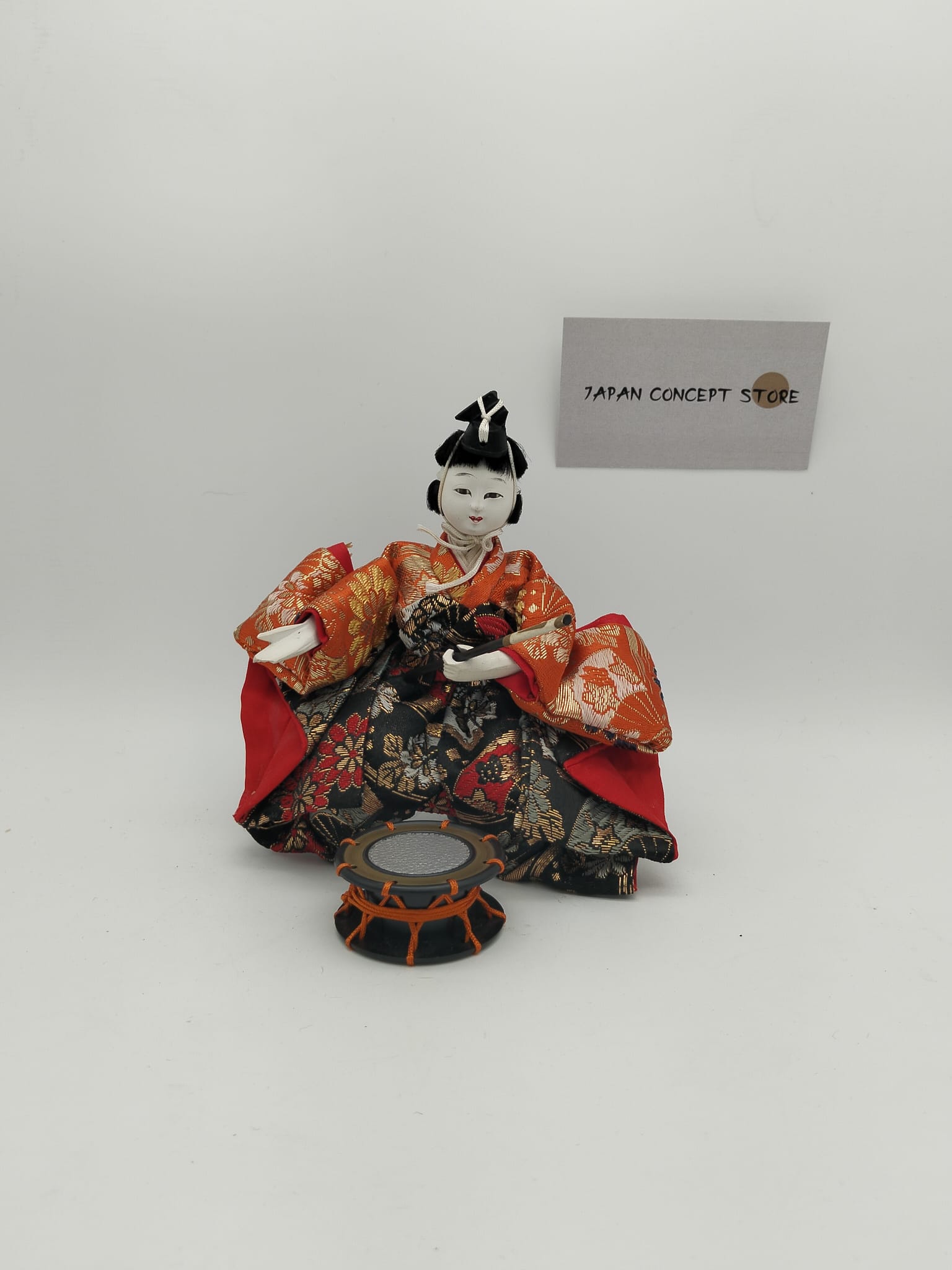 Muñeco Hinamatsuri músico