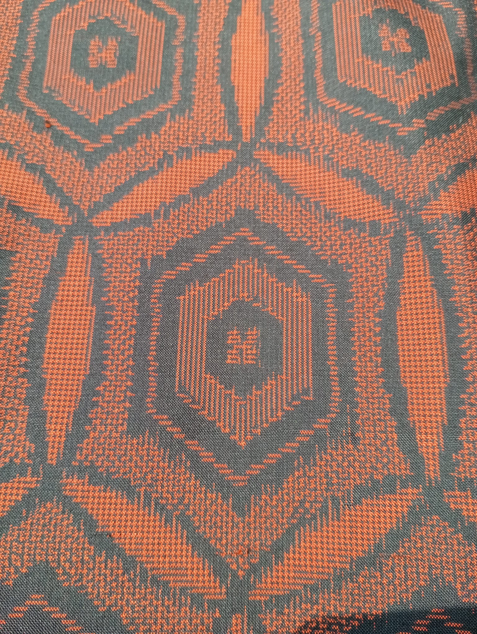 Haori de seda años 60 naranja con bordados negros – Estilo vintage elegante - Imagen 2