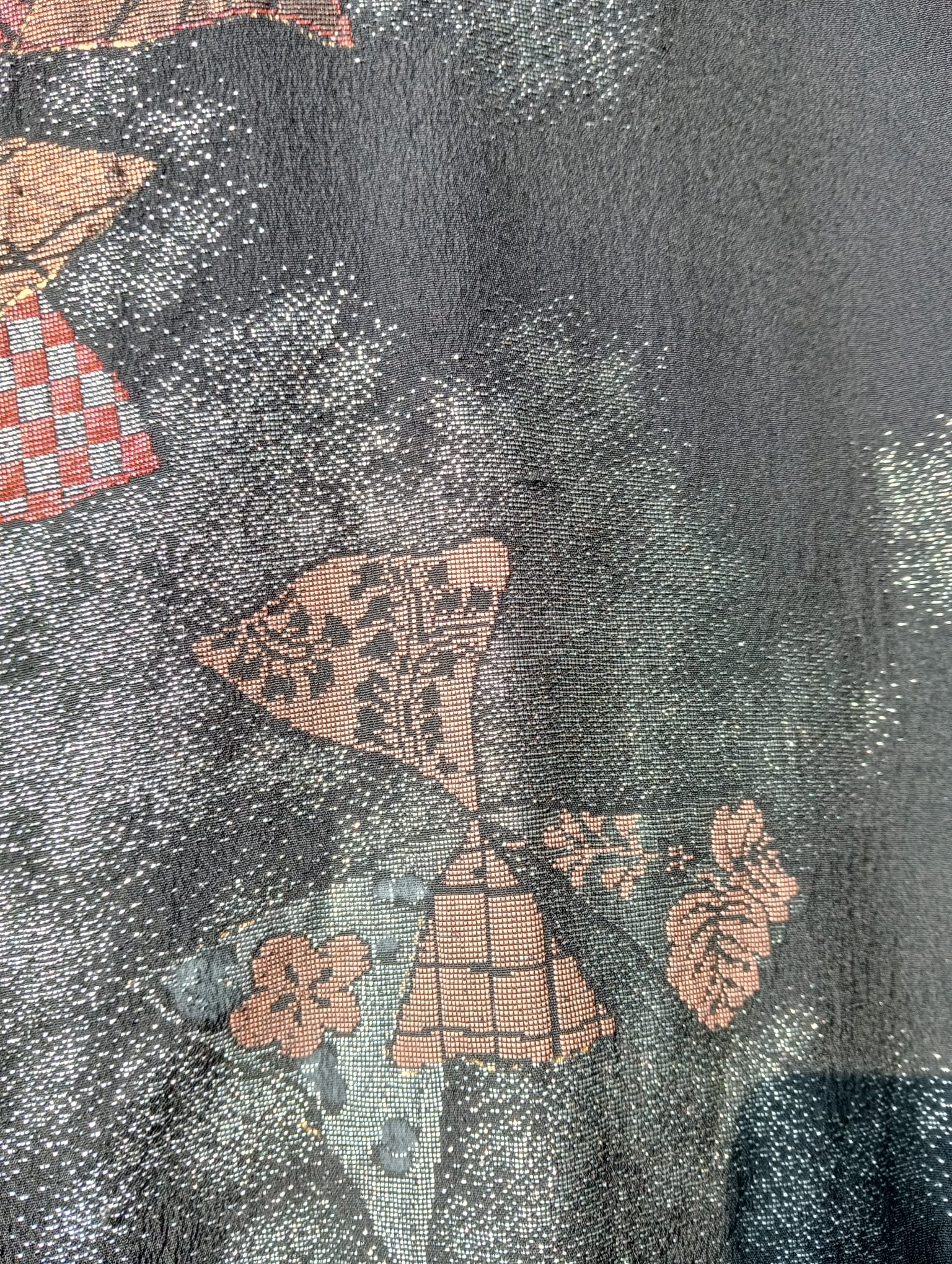 Haori negro con molinos rojizos pintados a mano – Kamon dorado seda vintage años 50-70 - Imagen 7