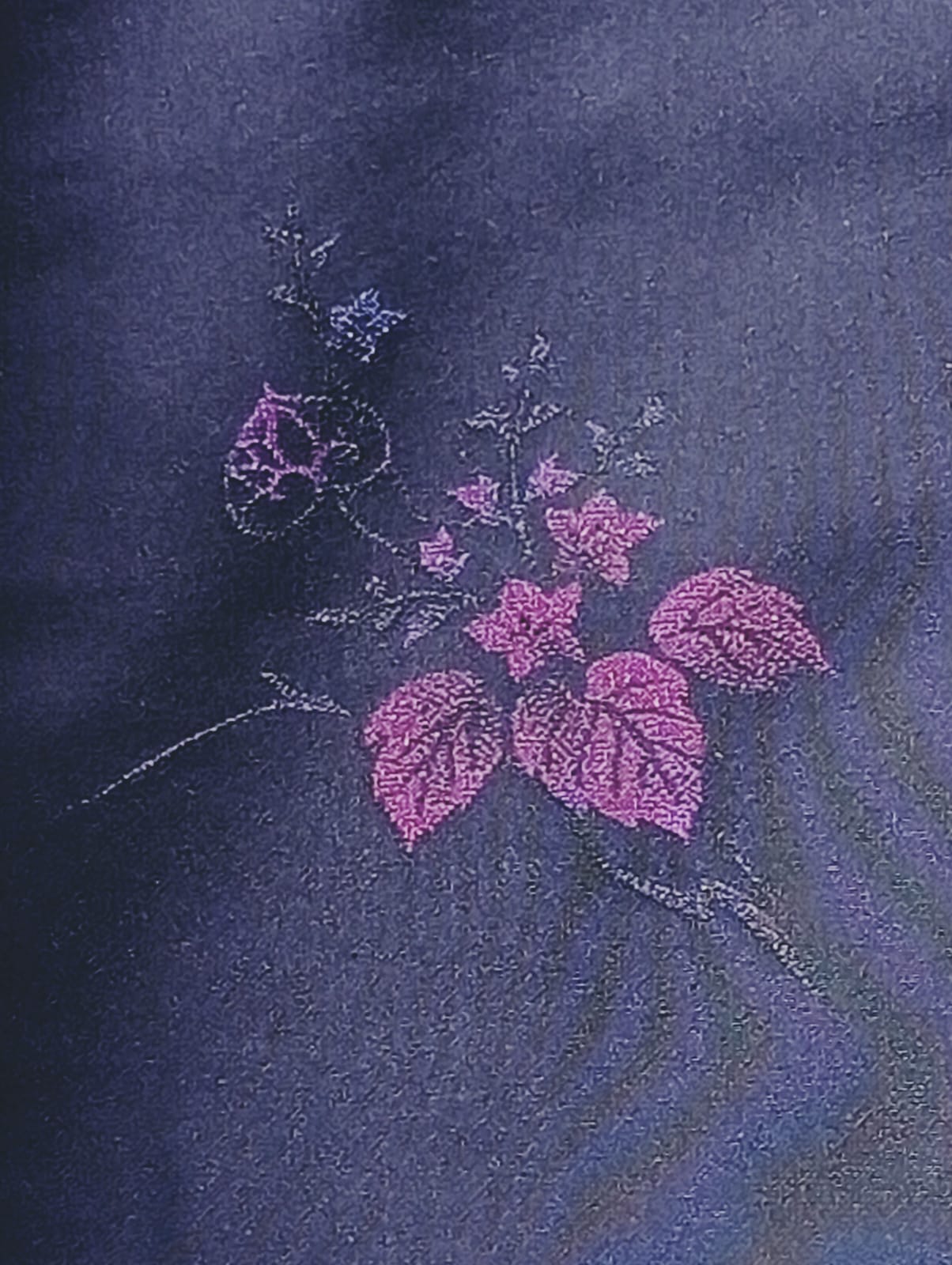Haori negro de seda con malvas bordadas – Elegancia vintage años 50-70 - Imagen 18