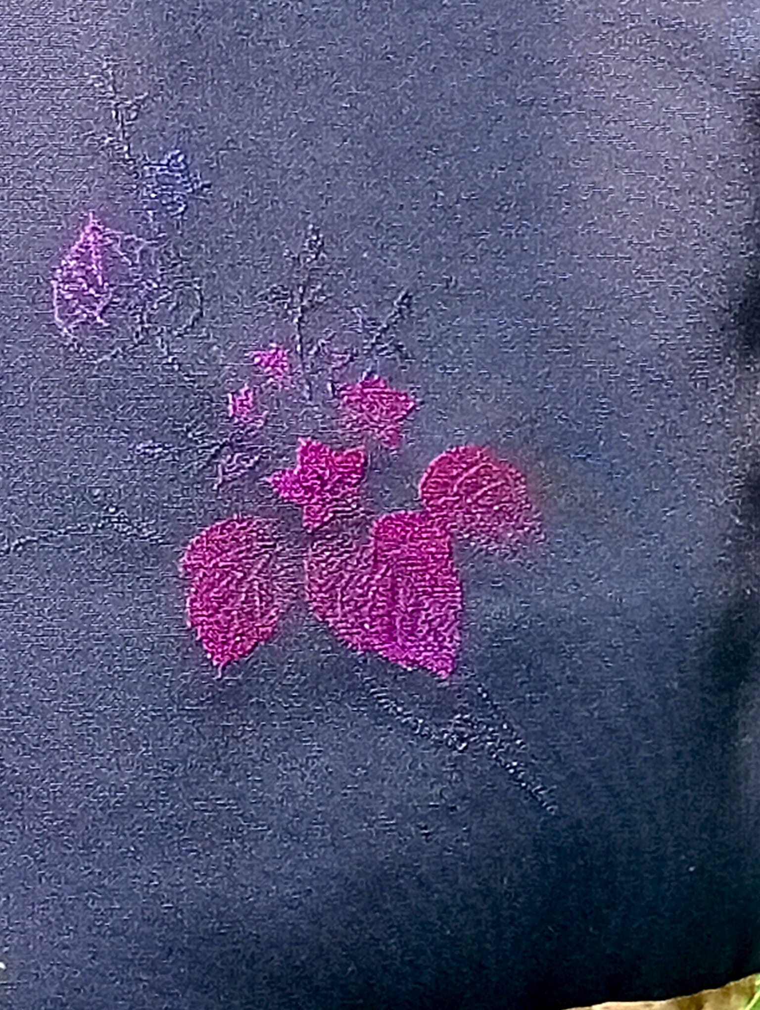 Haori negro de seda con malvas bordadas – Elegancia vintage años 50-70 - Imagen 5