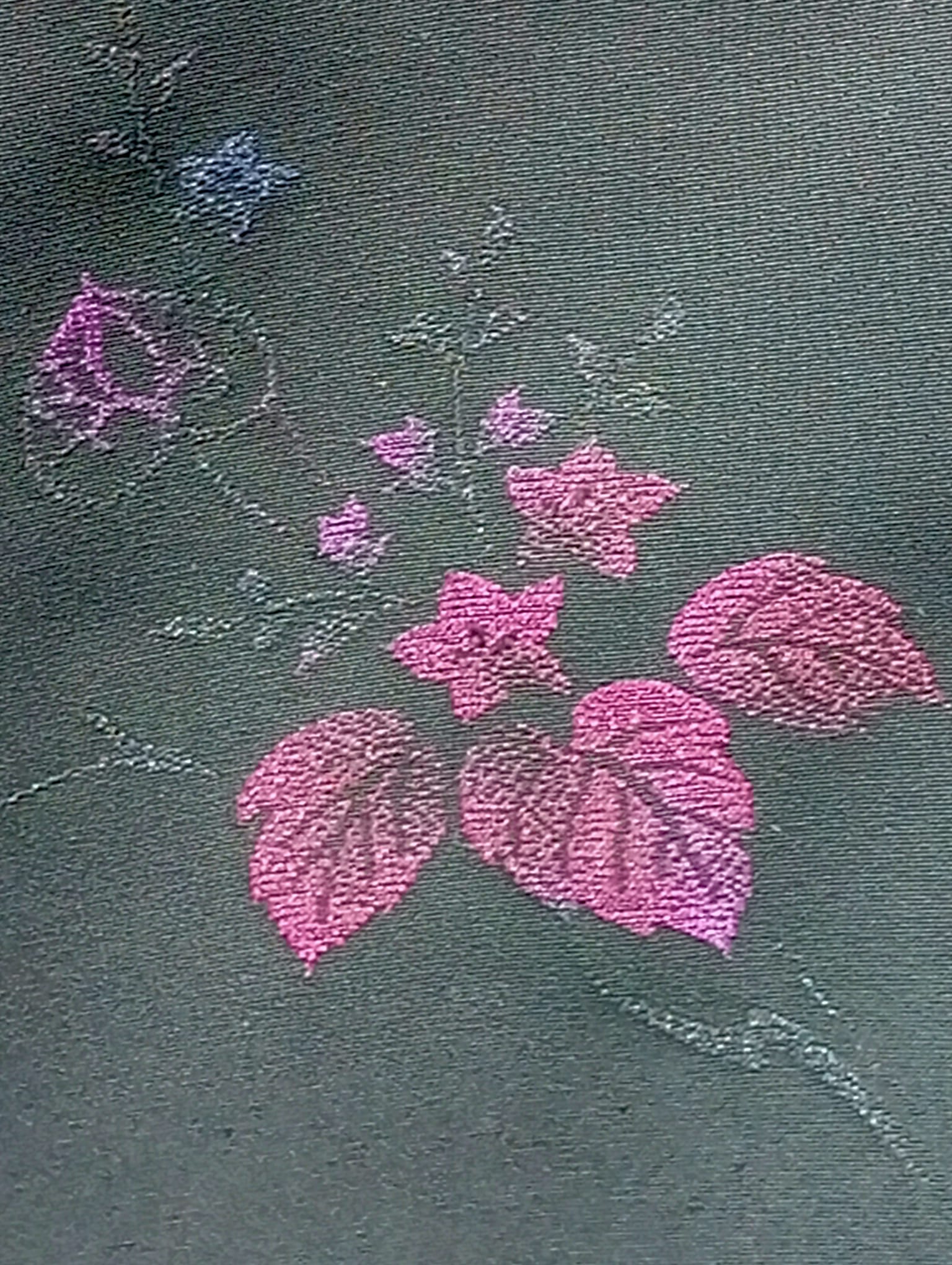 Haori negro de seda con malvas bordadas – Elegancia vintage años 50-70 - Imagen 4