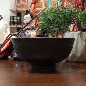 cuenco japonés negro para arroz hecho en Japón cerámica japonesa