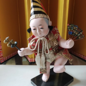 Figura japonesa niño bailarín