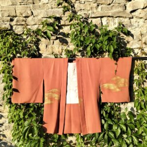Haori japonés naranja bordado dorado