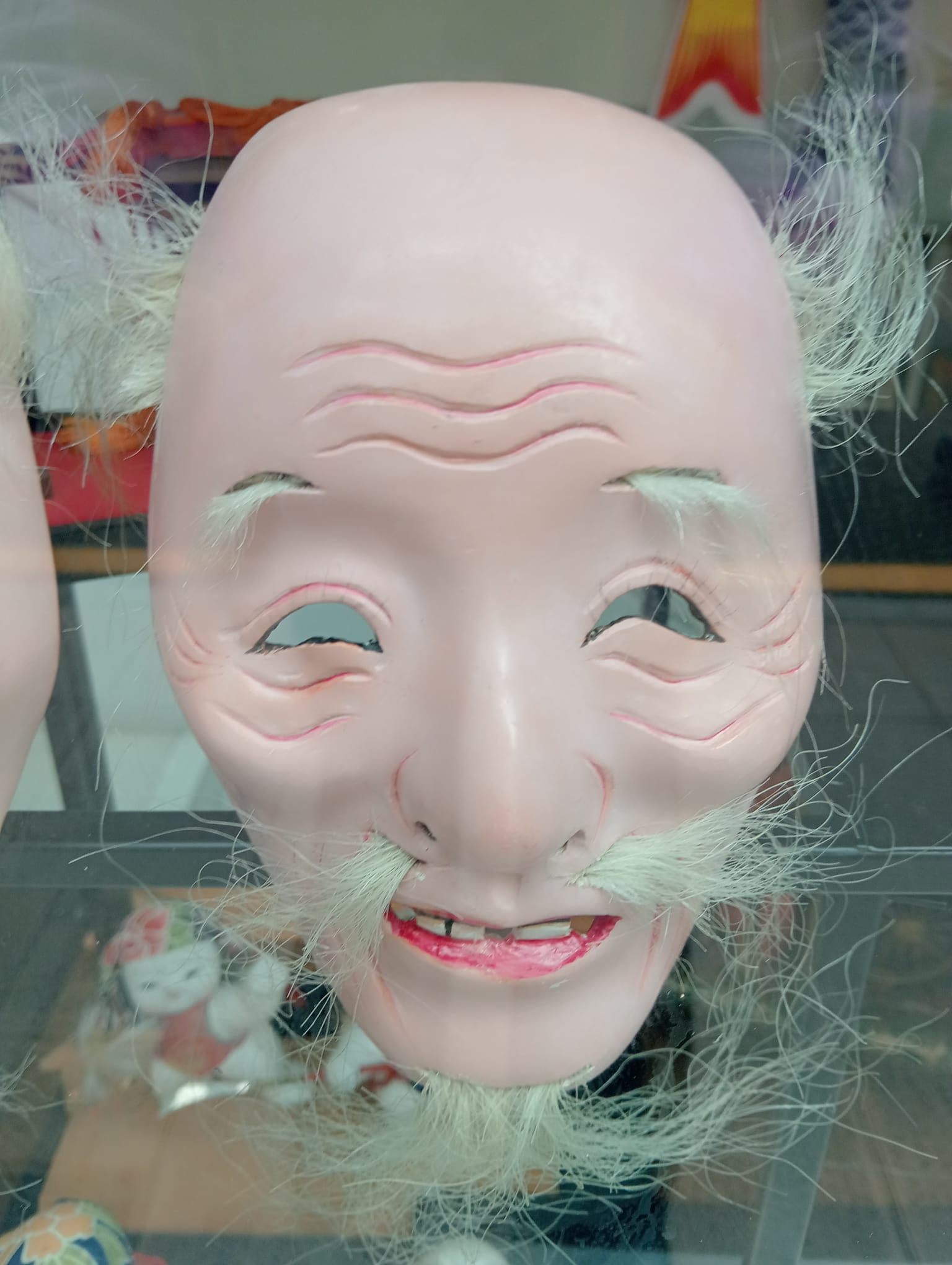 máscara Noh japonesa color marfil anciano Okina tradicional