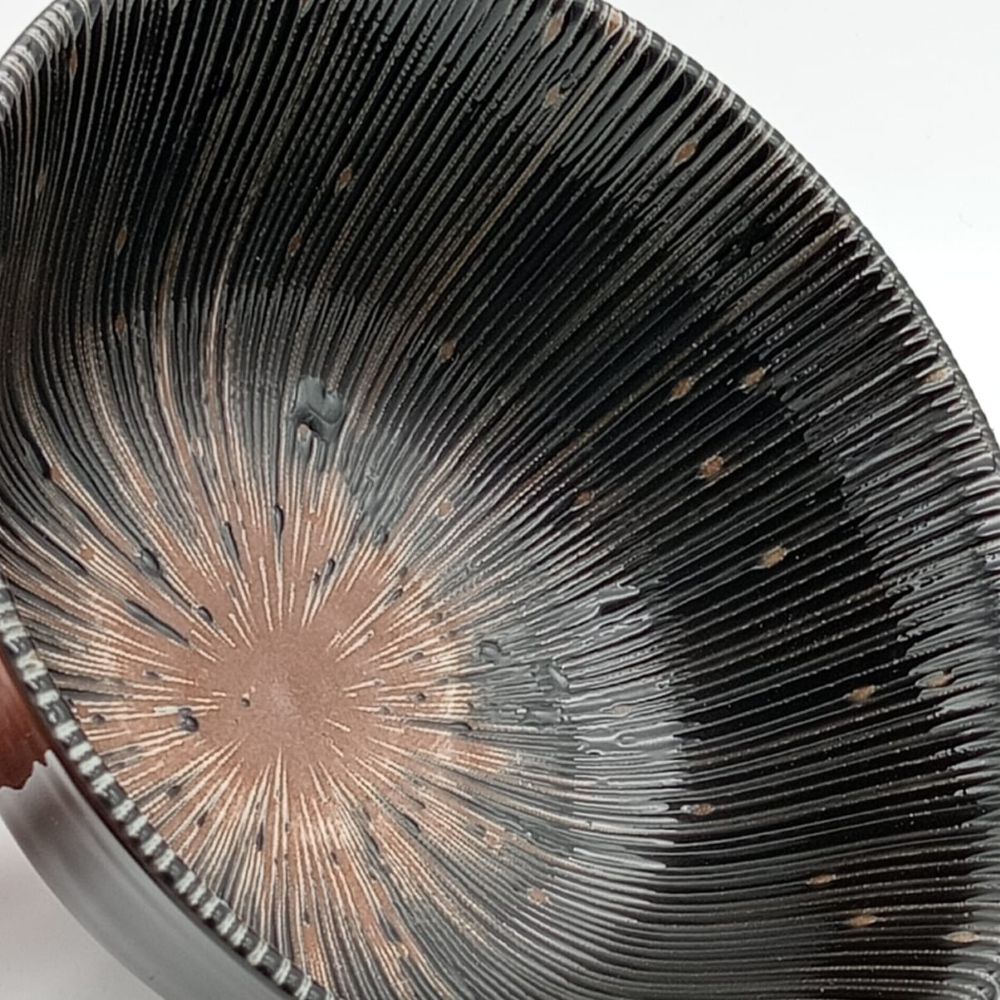 Cuenco japonés de porcelana negro con relieve vegetal – 15 cm - Imagen 6
