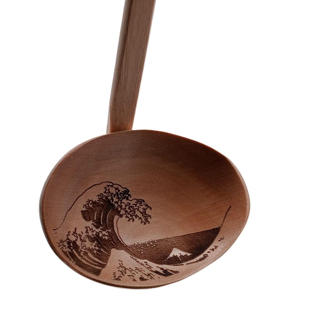 Cucharón Japonés Ukiyo-e Hokusai “La Gran Ola de Kanagawa” de Madera Natural 25 cm | Hecho en Japón - Imagen 3