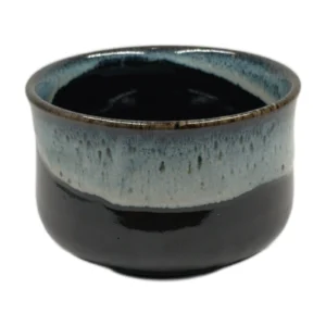 Kit de matcha japonés de 25 g con cuenco azul claro y negro — vista 2