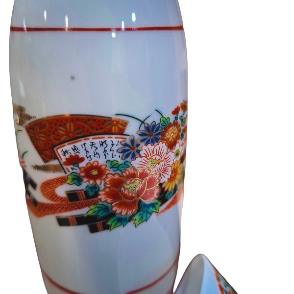 Juego de sake de flores multicolor y bandas rojas con 2 vasitos y caja de madera — fotografía 2