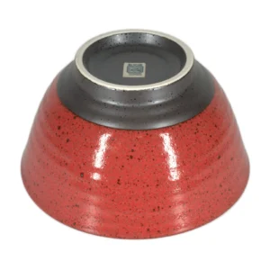 Base y exterior rojo moteado del cuenco con borde rojo