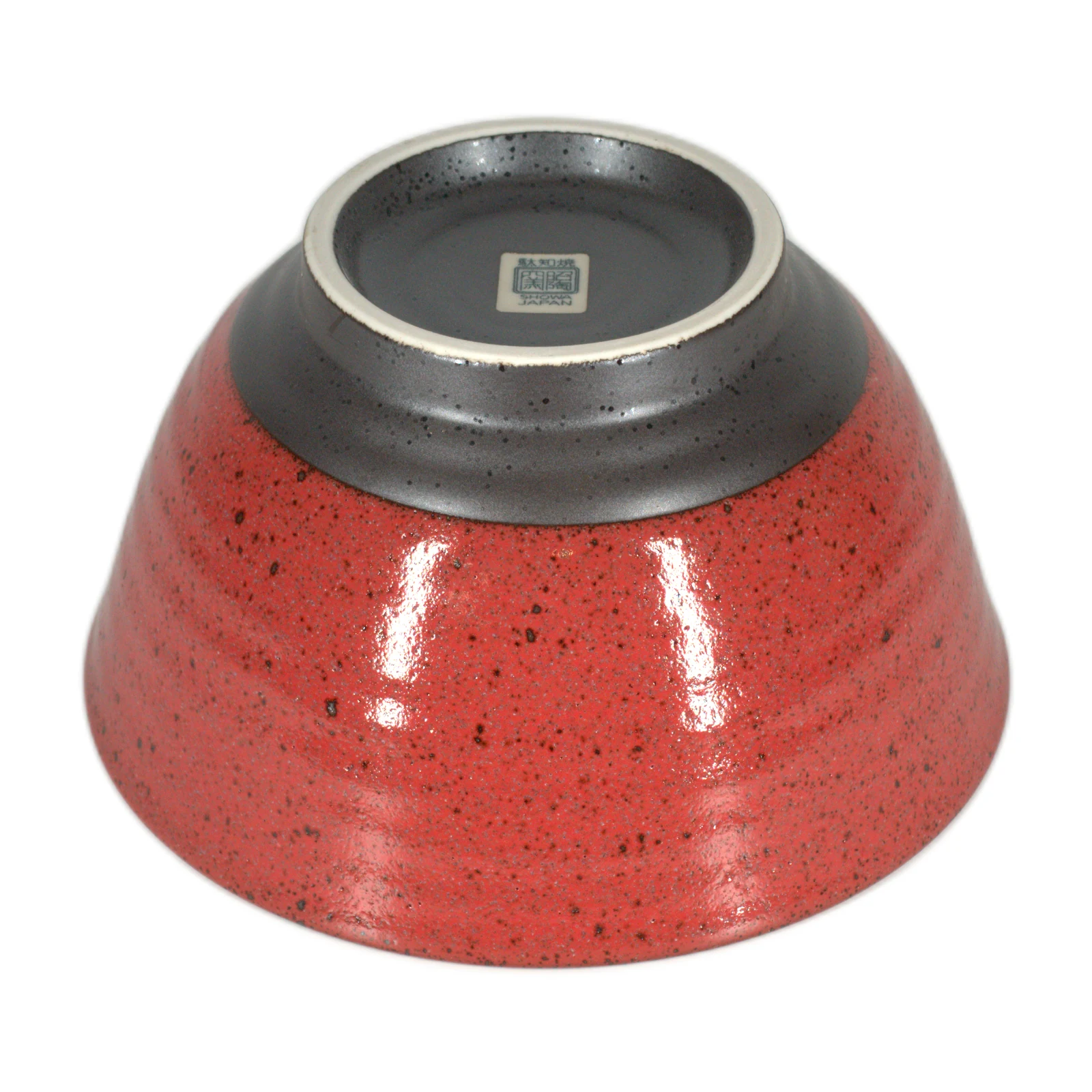 Base y exterior rojo moteado del cuenco con borde rojo